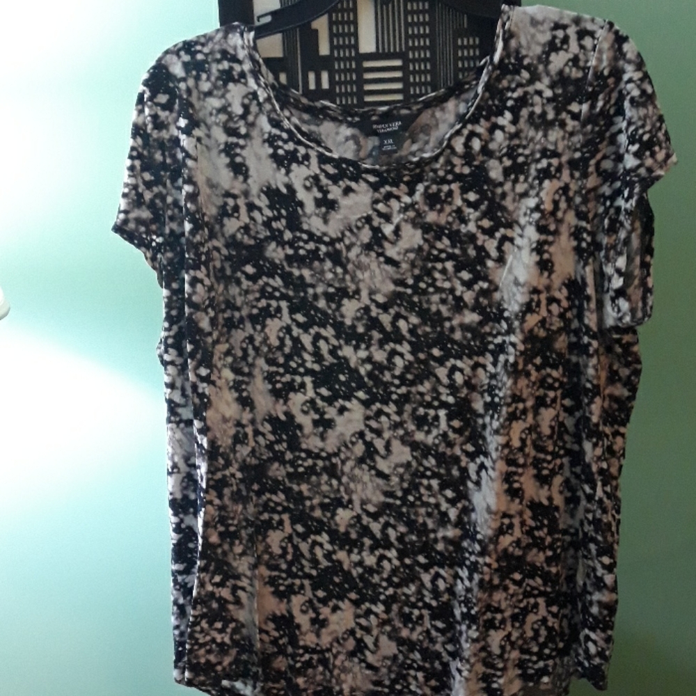 Simply Vera-Vera Wang B&W Blouse Size XXL